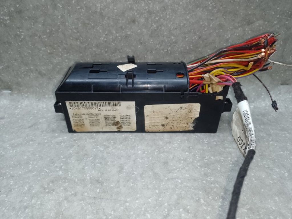 000 937 615 | Блок запобіжників моторний відсік VOLKSWAGEN JETTA USA 10-17 - Фото 4