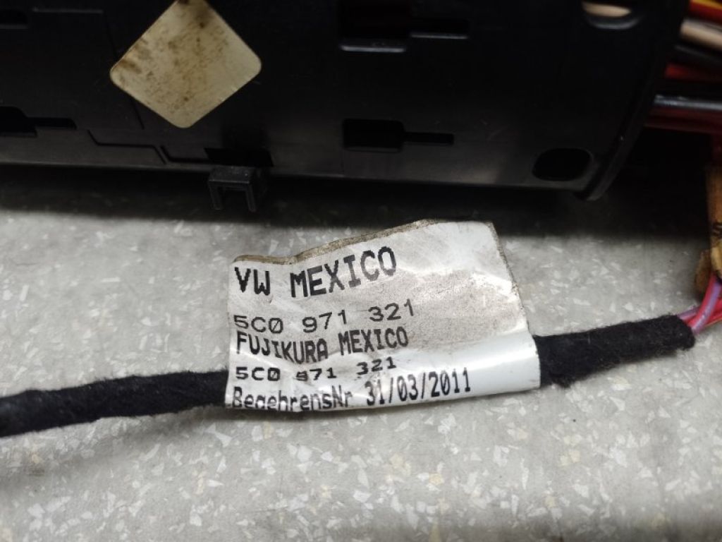 000 937 615 | Блок запобіжників моторний відсік VOLKSWAGEN JETTA USA 10-17 - Фото 6