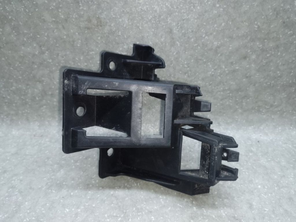 5C6 807 393 A | Кронштейн заднього бампера лів. VOLKSWAGEN JETTA USA 10-17