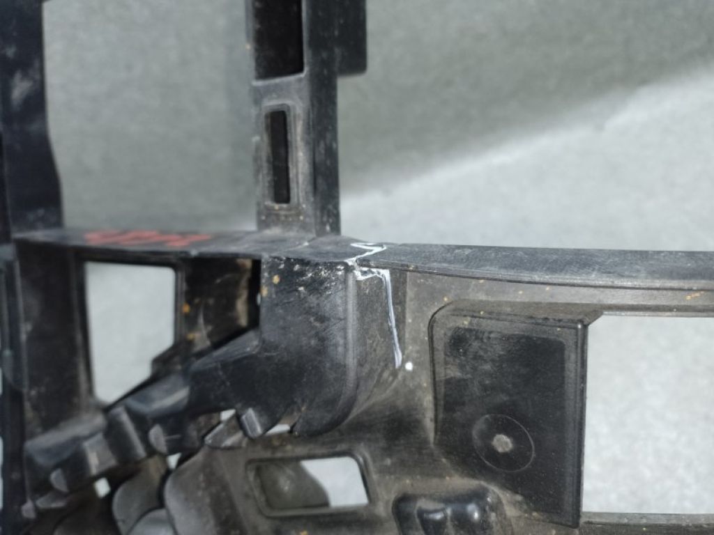 5C6 807 393 | Кронштейн заднього бампера лів. VOLKSWAGEN JETTA USA 10-17 - Фото 4