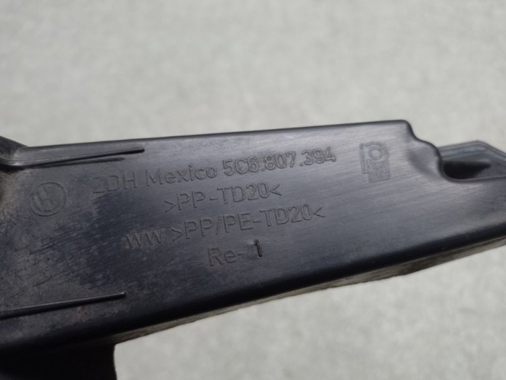 5C6 807 394 | Кронштейн заднього бампера прав. VOLKSWAGEN JETTA USA 10-17 - Фото 3