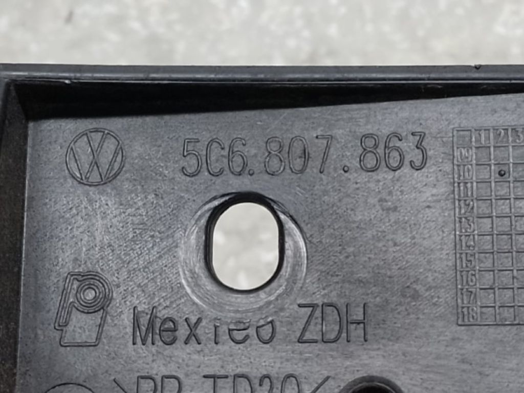 5C6 807 863 | Кронштейн заднього бампера VOLKSWAGEN JETTA USA 10-17 - Фото 4