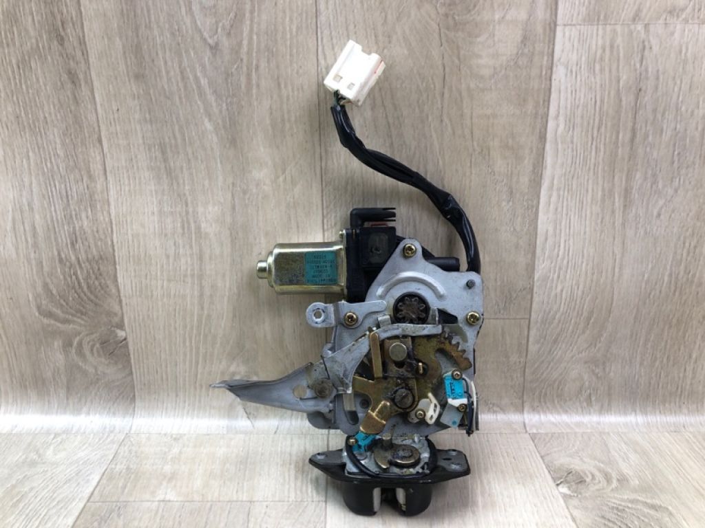 90500-AQ000 | Замок крышки багажника INFINITI FX S50 03-08 - Фото 2