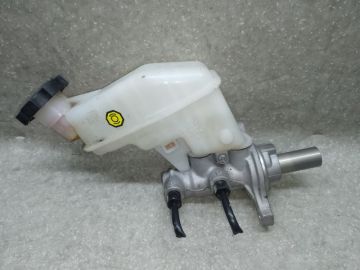 Головний гальмівний циліндр HYUNDAI ELANTRA MD 10-15