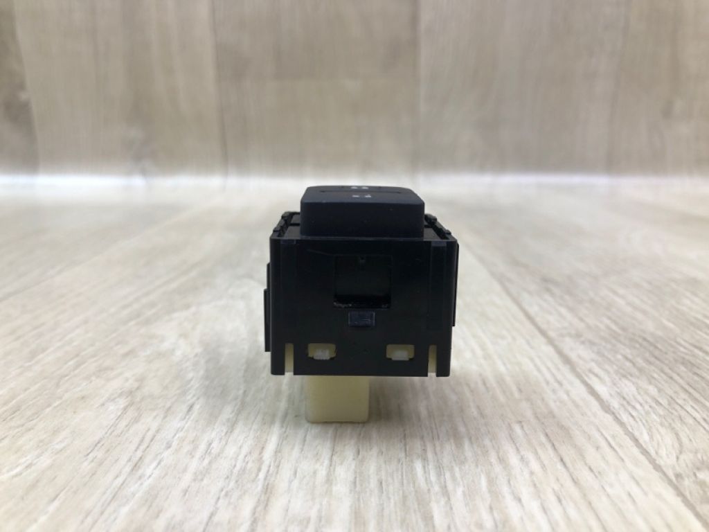 84930-0E160 | Кнопка центрального замку передн. прав. TOYOTA SIENNA 11-16 - Фото 3