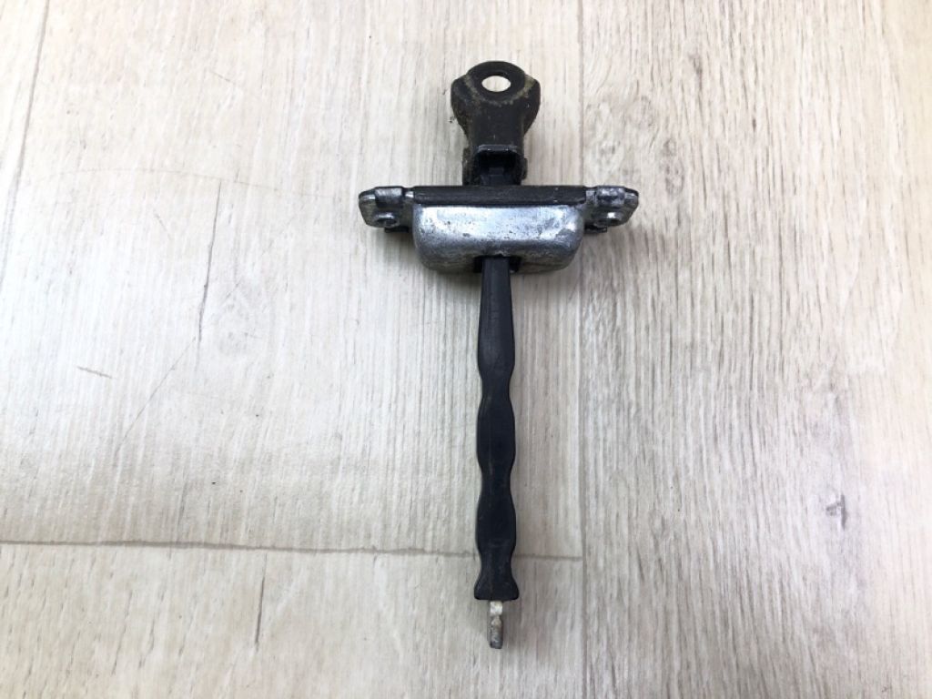 79390-1R000 | Обмежувач дверей передн. прав. HYUNDAI ACCENT RB 10-