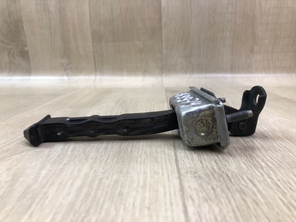 CP9Z-5823500-A | Обмежувач дверей передн. прав. FORD FOCUS 10-18 - Фото 2