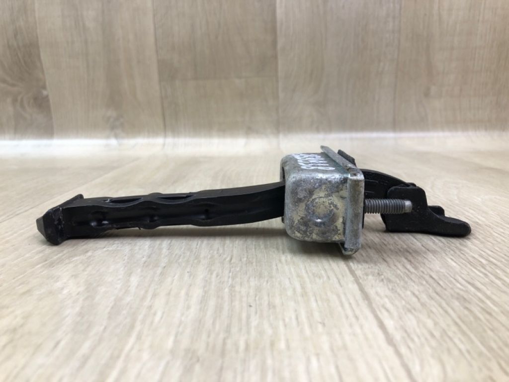 CP9Z-5823500-A | Обмежувач дверей передн. лів. FORD FOCUS 10-18 - Фото 2