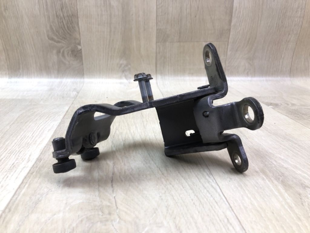 68390-08040 | Ролик зсувних дверей середній задн. лів. TOYOTA SIENNA 11-16