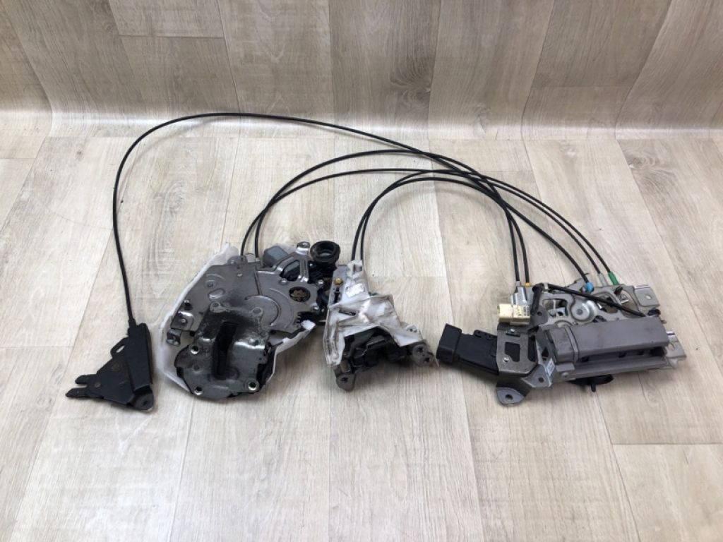 69300-08020 | Замок двери боковой задн. лев. TOYOTA SIENNA 11-16