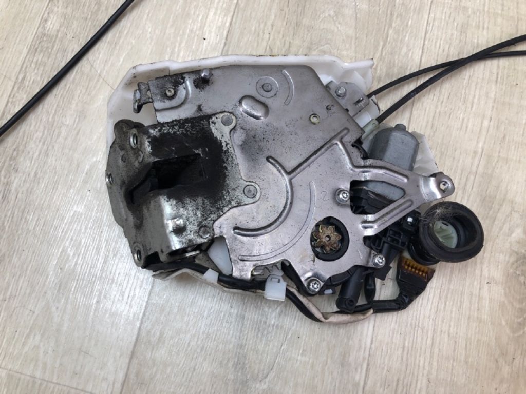 69300-08020 | Замок двери боковой задн. лев. TOYOTA SIENNA 11-16 - Фото 4