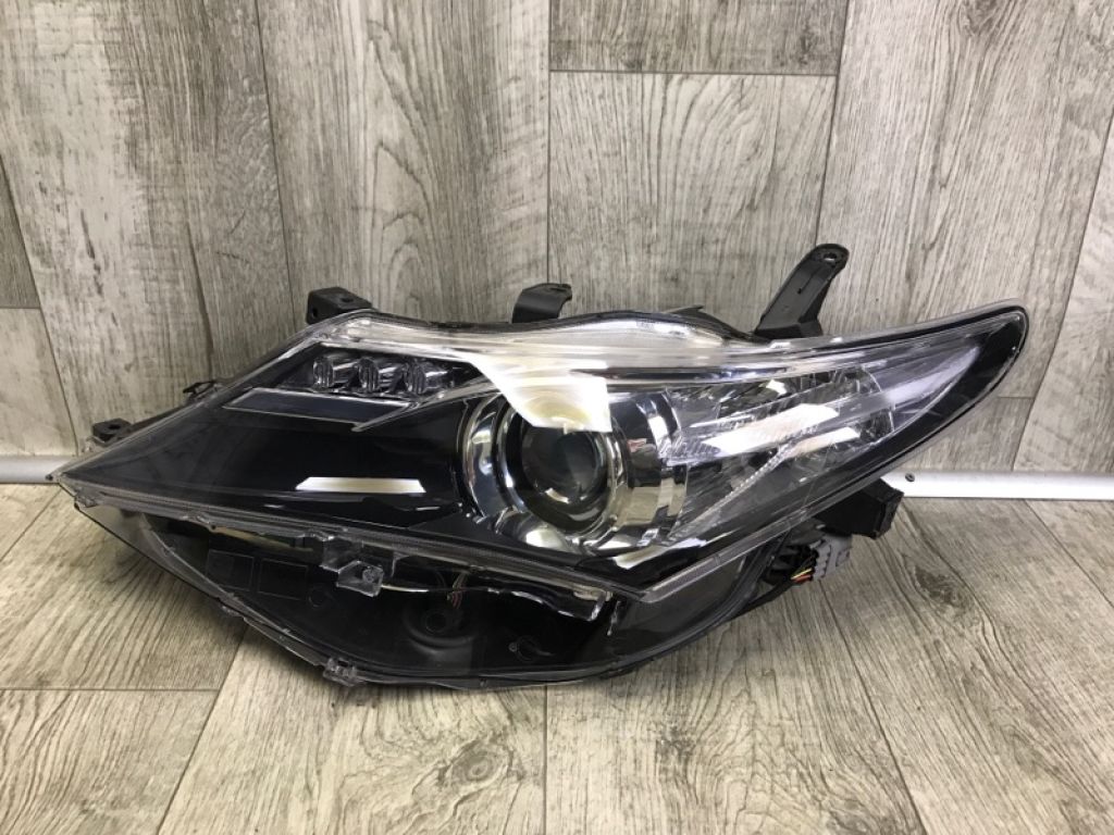 81150-02E21 | Фара лів. TOYOTA AURIS 13-18