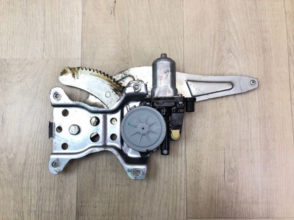 83502-79J12 | Склопідйомник задн. лів. SUZUKI SX4 06-13