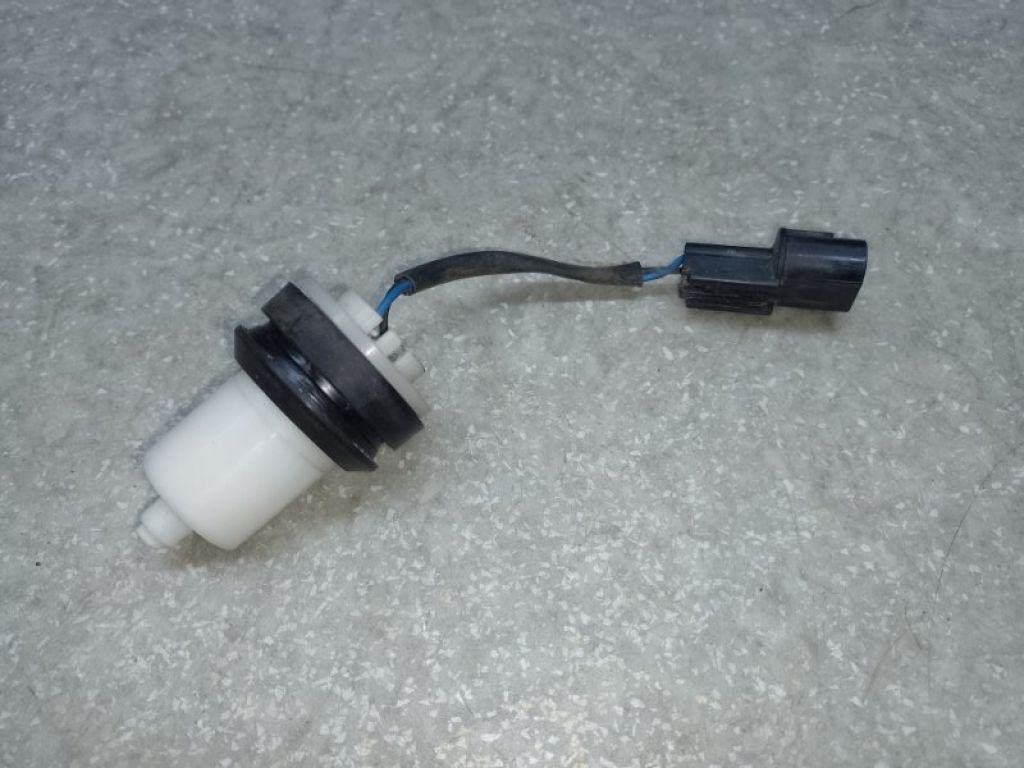 98520-3F000 | Датчик рівня бачка омивача передн. HYUNDAI SONATA YF 10-14