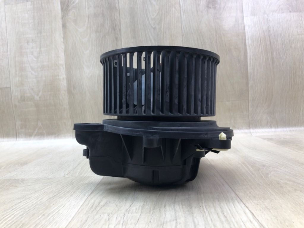 FR3Z-19805-B | Моторчик печки FORD MUSTANG 15- - Фото 2