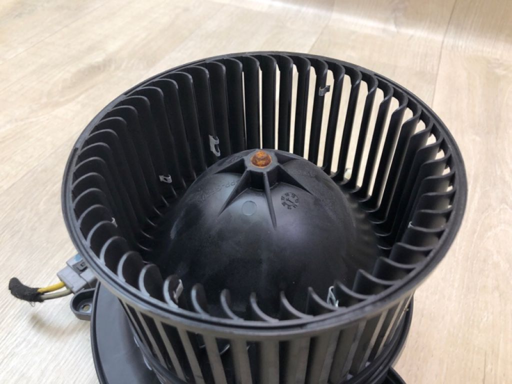 FR3Z-19805-B | Моторчик печки FORD MUSTANG 15- - Фото 3