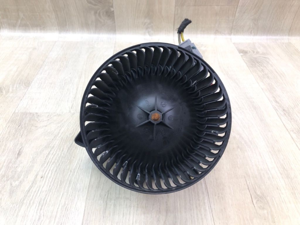 FR3Z-19805-B | Моторчик печки FORD MUSTANG 15- - Фото 4