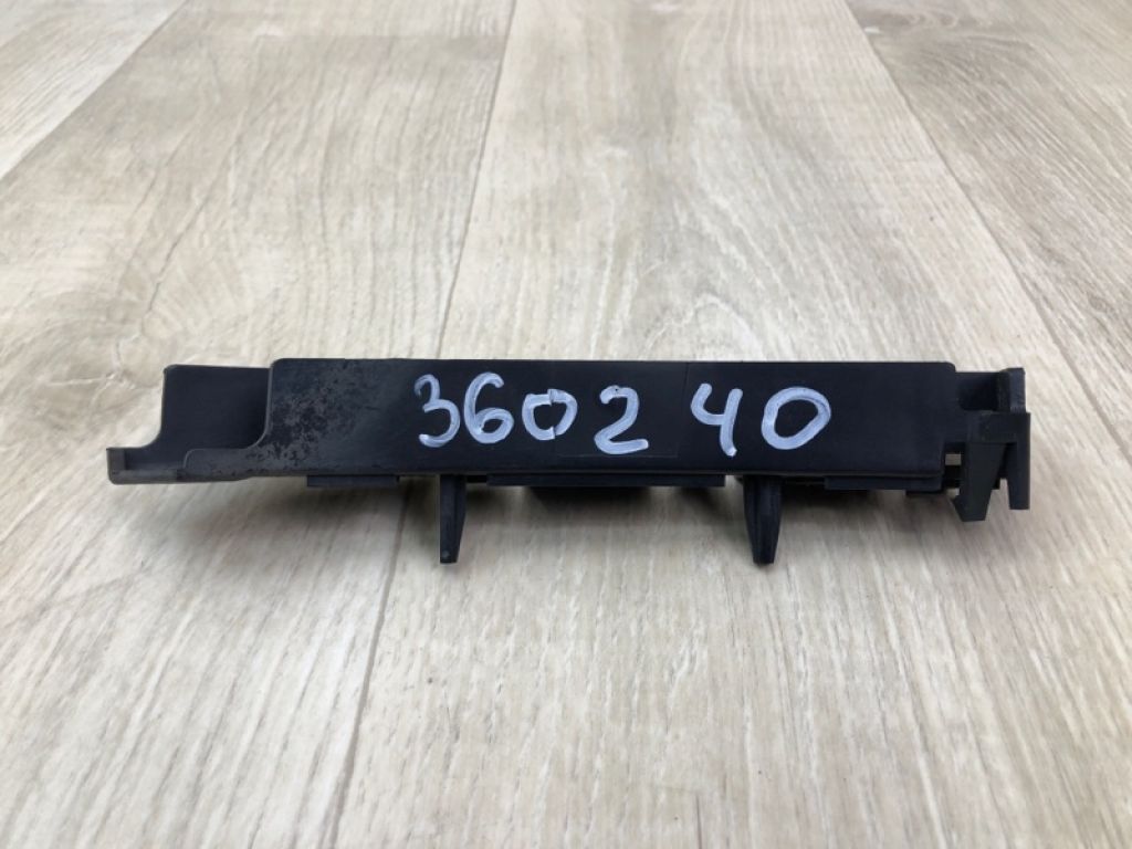 CP9Z-17C947-A | Кронштейн переднего бампера (на крыле) прав. FORD FOCUS 10-18 - Фото 2