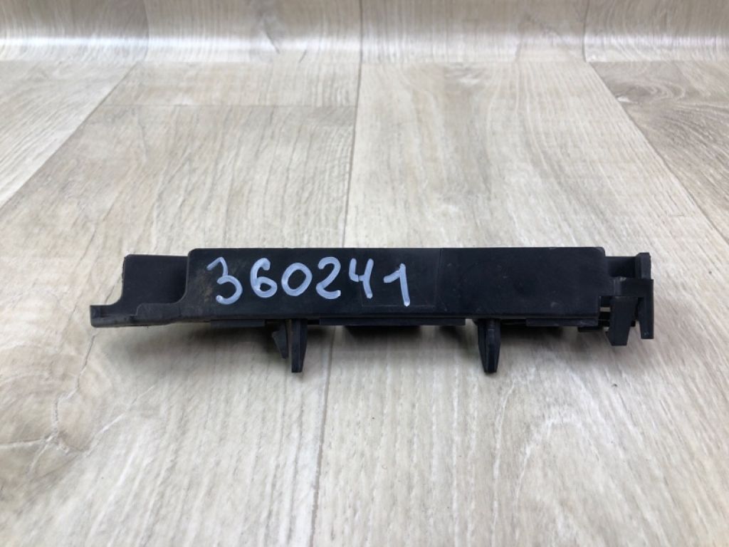 CP9Z-17C947-A | Кронштейн переднего бампера (на крыле) прав. FORD FOCUS 10-18 - Фото 2