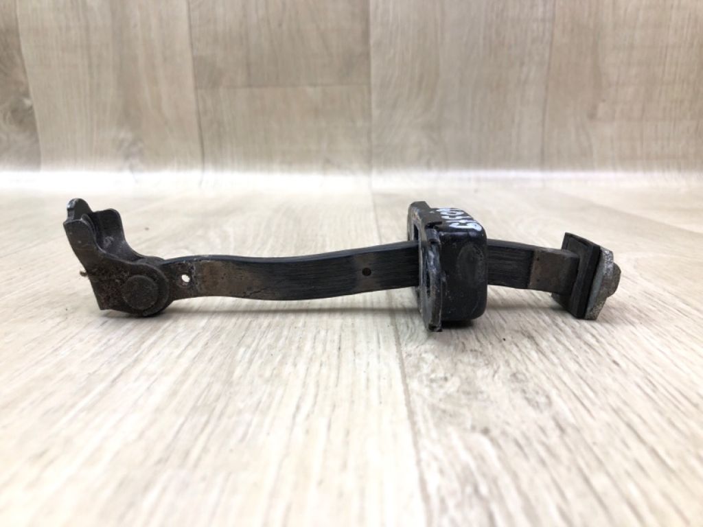 82430-JM70A | Обмежувач дверей задн. лів. NISSAN ROGUE 08-15 - Фото 2