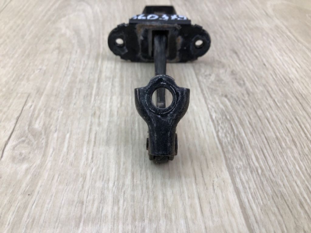 82430-JM70A | Обмежувач дверей задн. лів. NISSAN ROGUE 08-15 - Фото 4