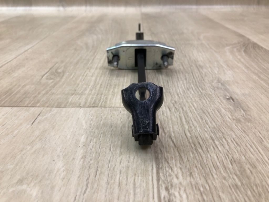 68640-04020 | Обмежувач дверей задн. лів. TOYOTA TACOMA 05-15 - Фото 3