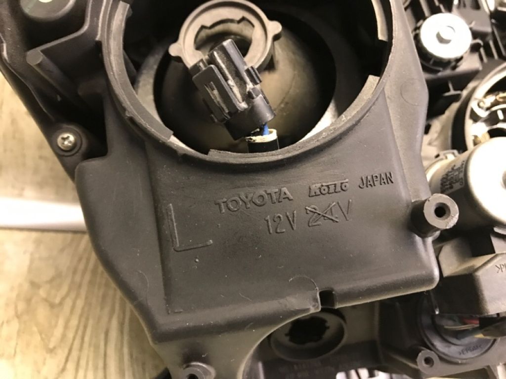 8118560D21 | Фара лів. LEXUS LX570 07-15 - Фото 9