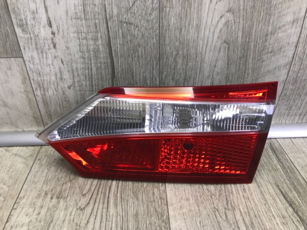 8158102520 | Ліхтар внутрішній прав. TOYOTA COROLLA 12-19 E180