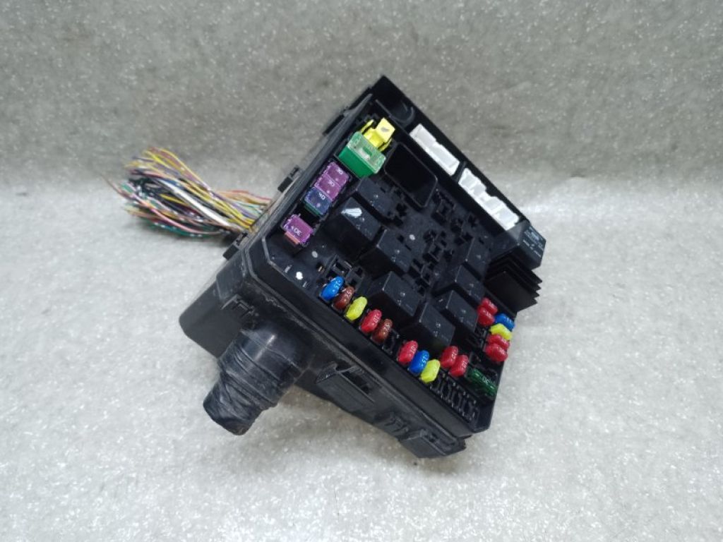 8565A111 | Блок запобіжників моторний відсік MITSUBISHI OUTLANDER XL 05-13