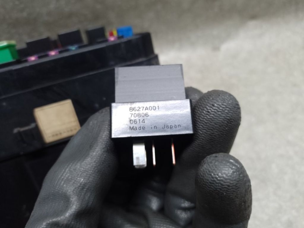 8565A111 | Блок запобіжників моторний відсік MITSUBISHI OUTLANDER XL 05-13 - Фото 6