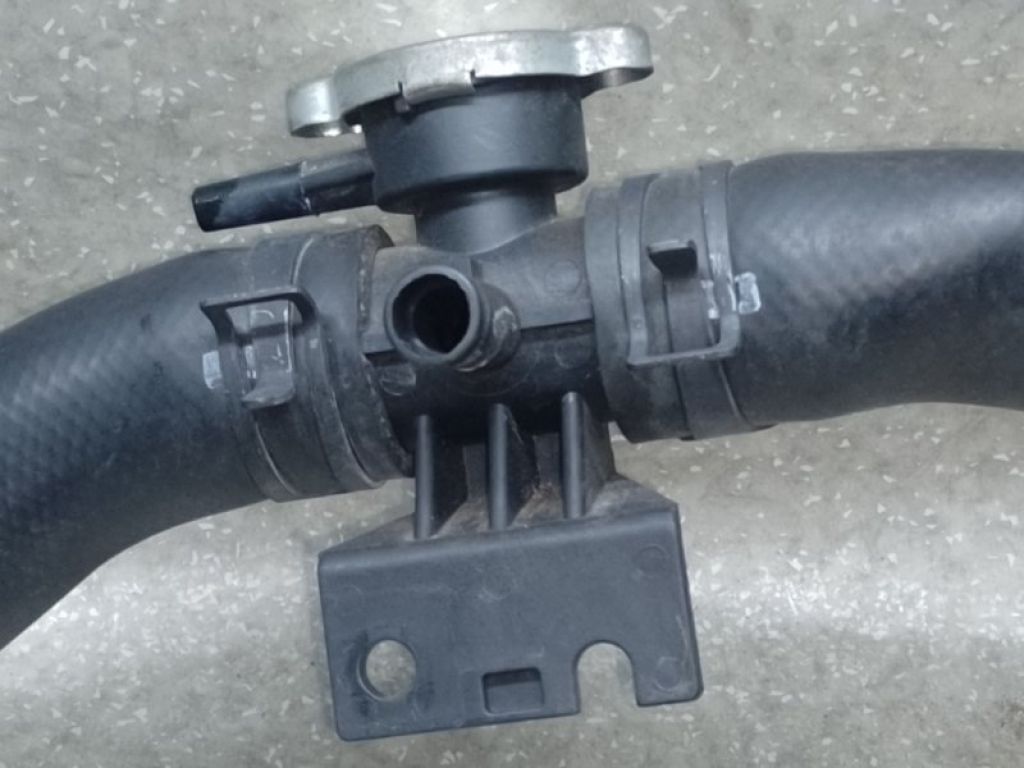 1350A015 | Горловина радиатора MITSUBISHI OUTLANDER XL 05-13 - Фото 2