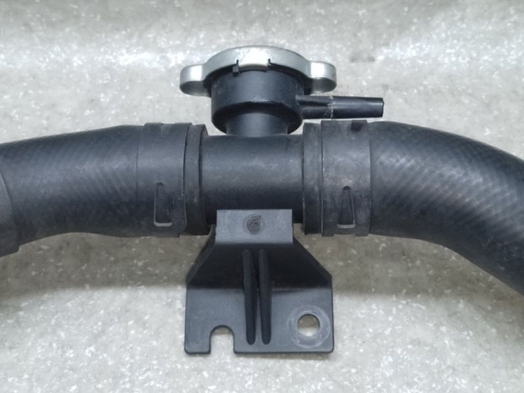 1350A015 | Горловина радиатора MITSUBISHI OUTLANDER XL 05-13 - Фото 4