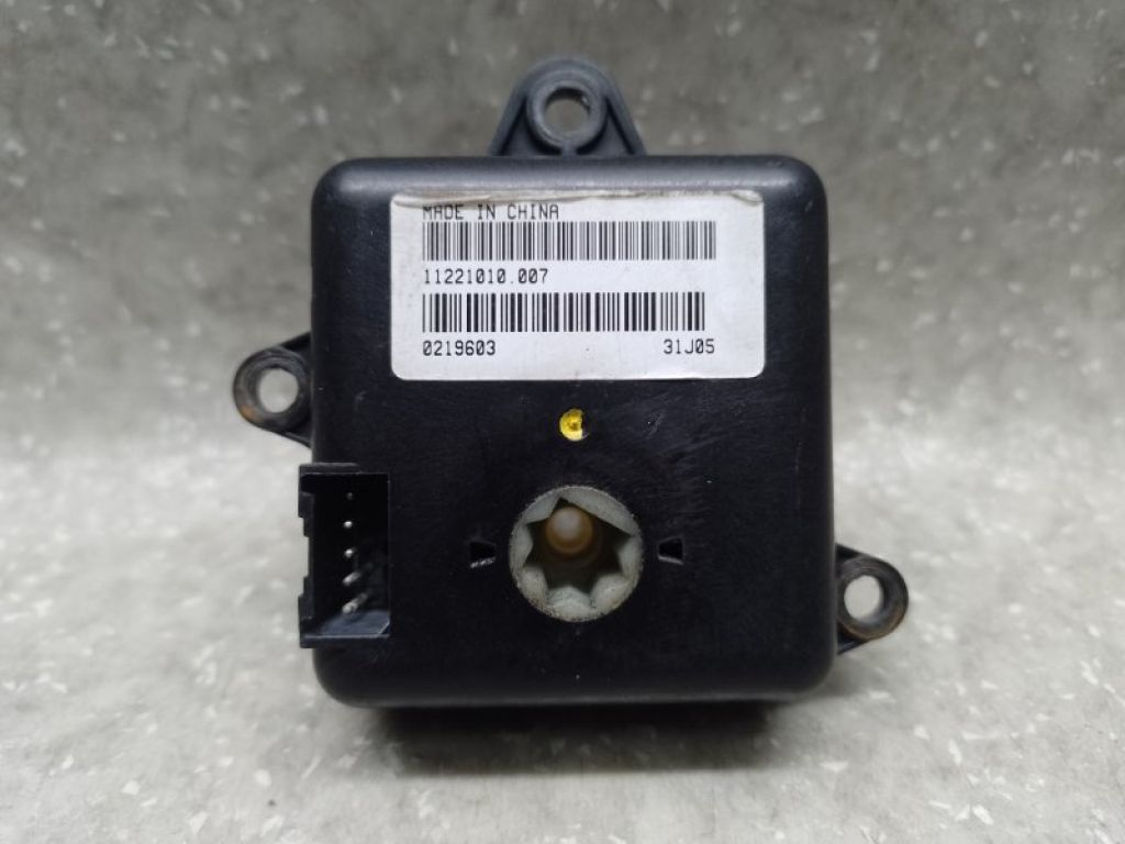 10397365 | Моторчик заслонки печки HUMMER H3 05-10 - Фото 2