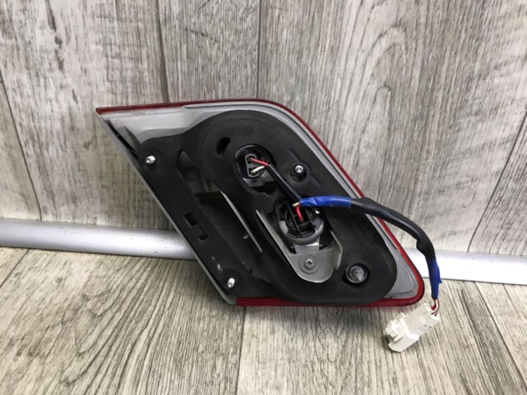 81580-06120 | Ліхтар внутрішній прав. TOYOTA CAMRY 40 06-11 - Фото 4