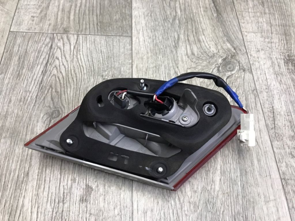 81580-06120 | Ліхтар внутрішній прав. TOYOTA CAMRY 40 06-11 - Фото 5