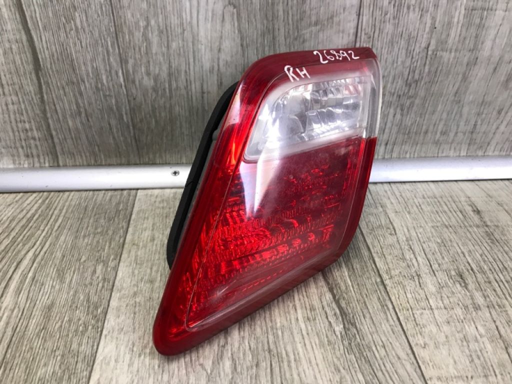 81580-06120 | Ліхтар внутрішній прав. TOYOTA CAMRY 40 06-11 - Фото 2