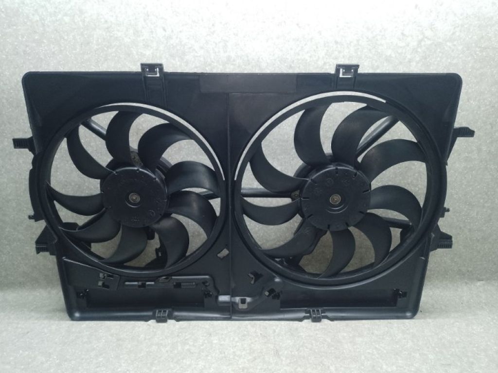 8K0 121 207 A | Дифузор вентилятора основного радіатора AUDI A5 07-17