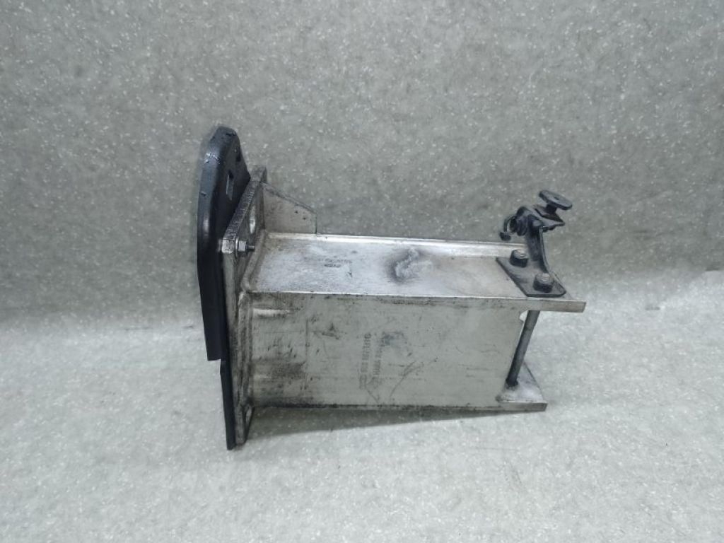 8K0 807 133 D | Кронштейн підсилювача переднього бампера лів. AUDI A5 07-17 - Фото 3