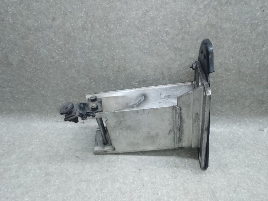 8K0 807 133 D | Кронштейн підсилювача переднього бампера лів. AUDI A5 07-17 - Фото 4