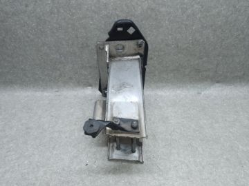 Кронштейн підсилювача переднього бампера прав. AUDI A5 07-17