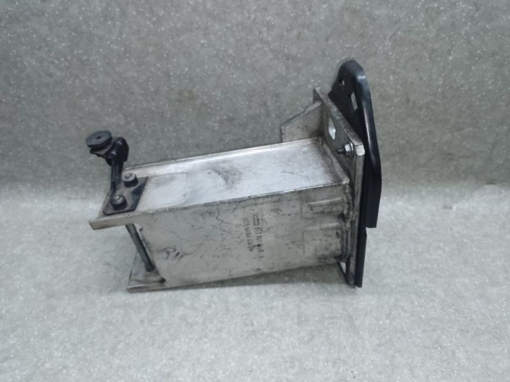 8K0 807 134 D | Кронштейн усилителя переднего бампера прав. AUDI A5 07-17 - Фото 3