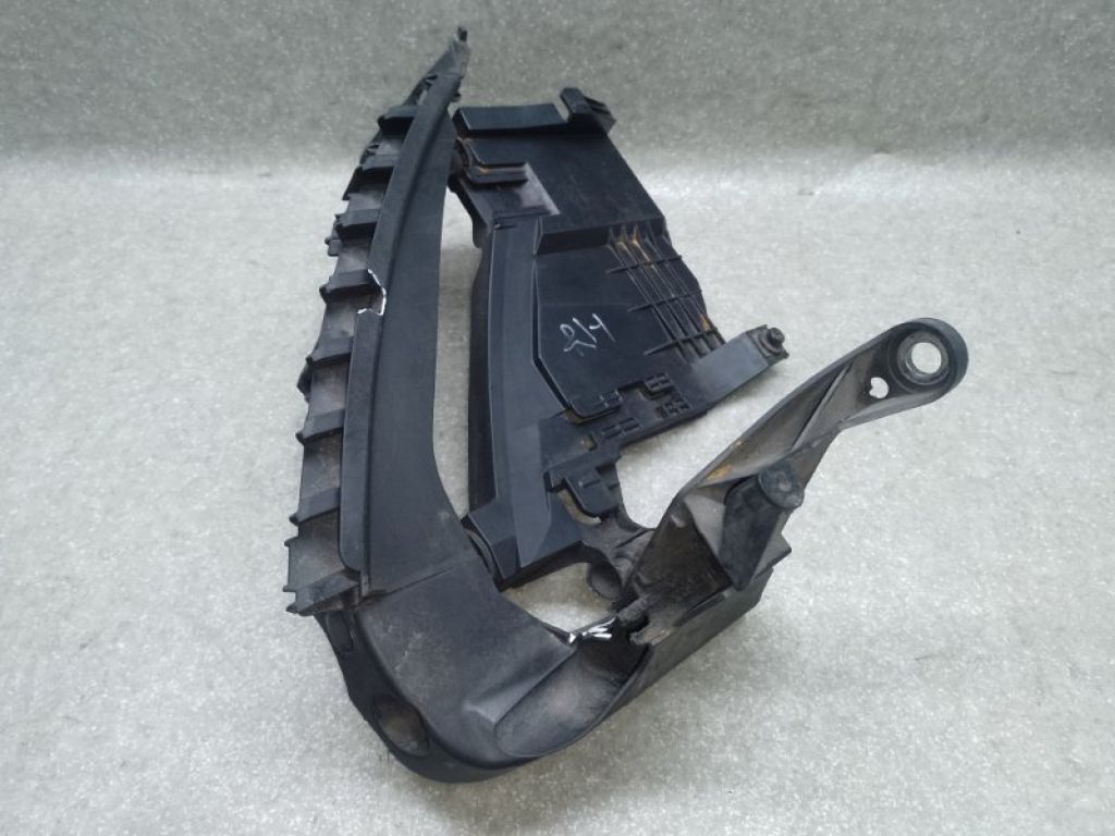 8T0 805 608 | Кронштейн переднього бампера (під фарою) прав. AUDI A5 07-17 - Фото 2