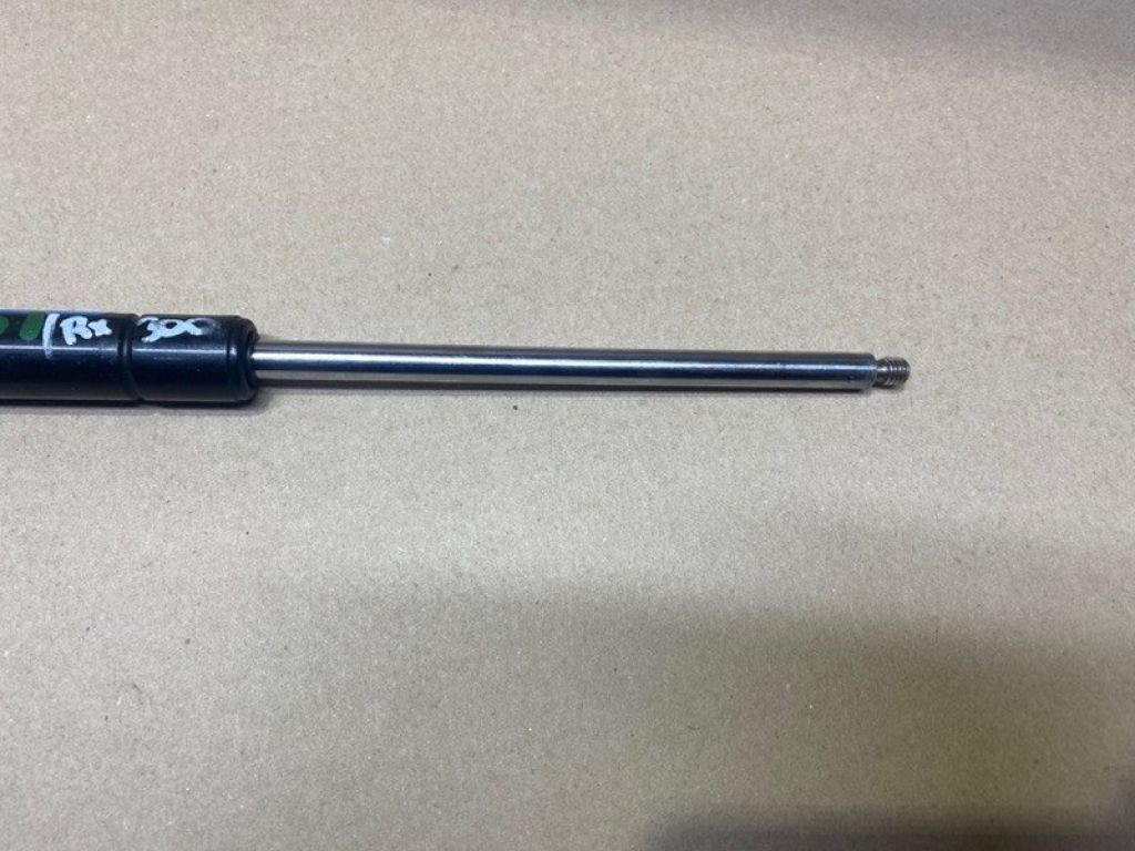 68960-49016 | Амортизатор кришки багажника лів. LEXUS RX300 98-03 - Фото 2