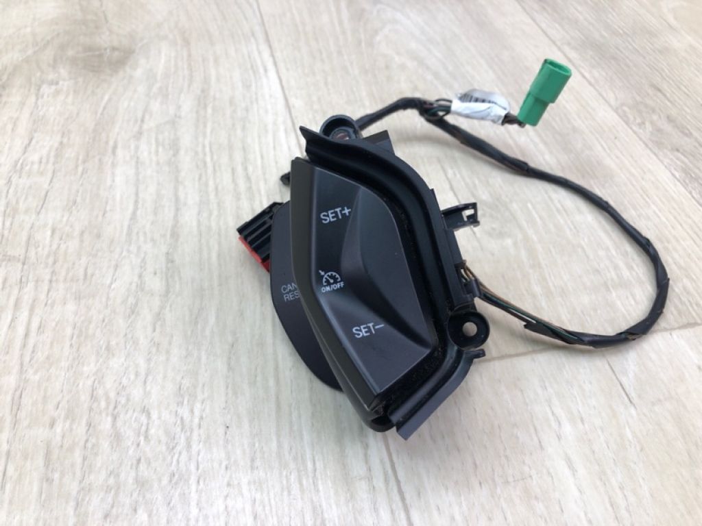 CP9Z9C888A | Кнопки на руль лев. FORD FOCUS 10-18