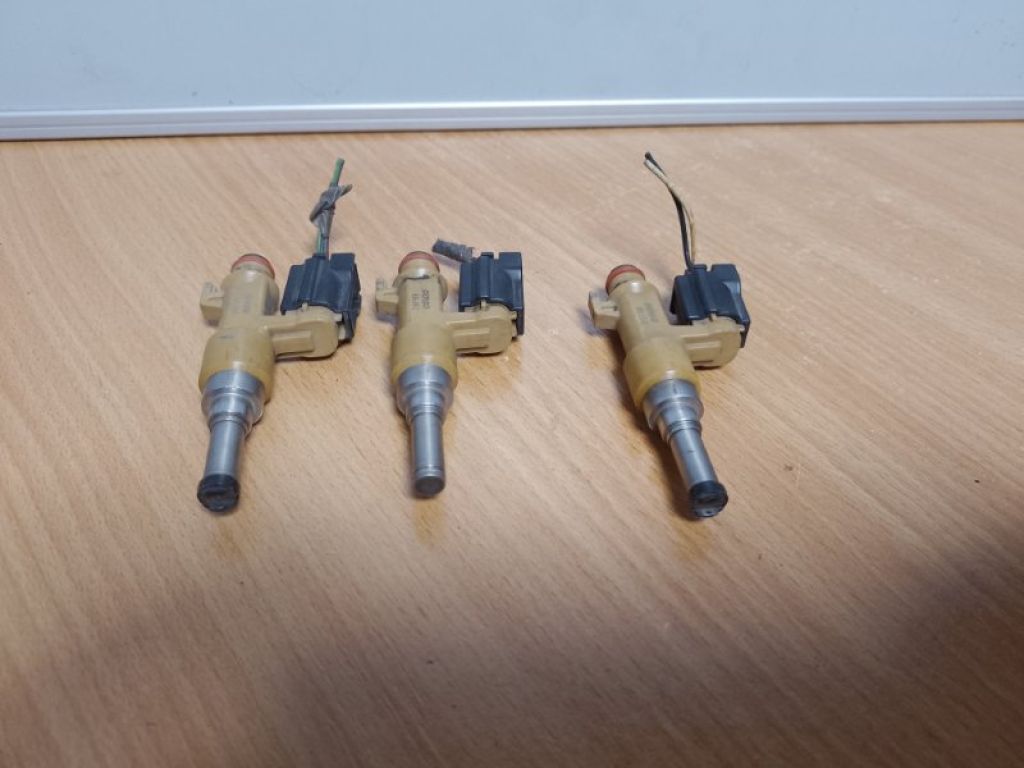 23209-39165 | Форсунка топливная TOYOTA SEQUOIA 08-17