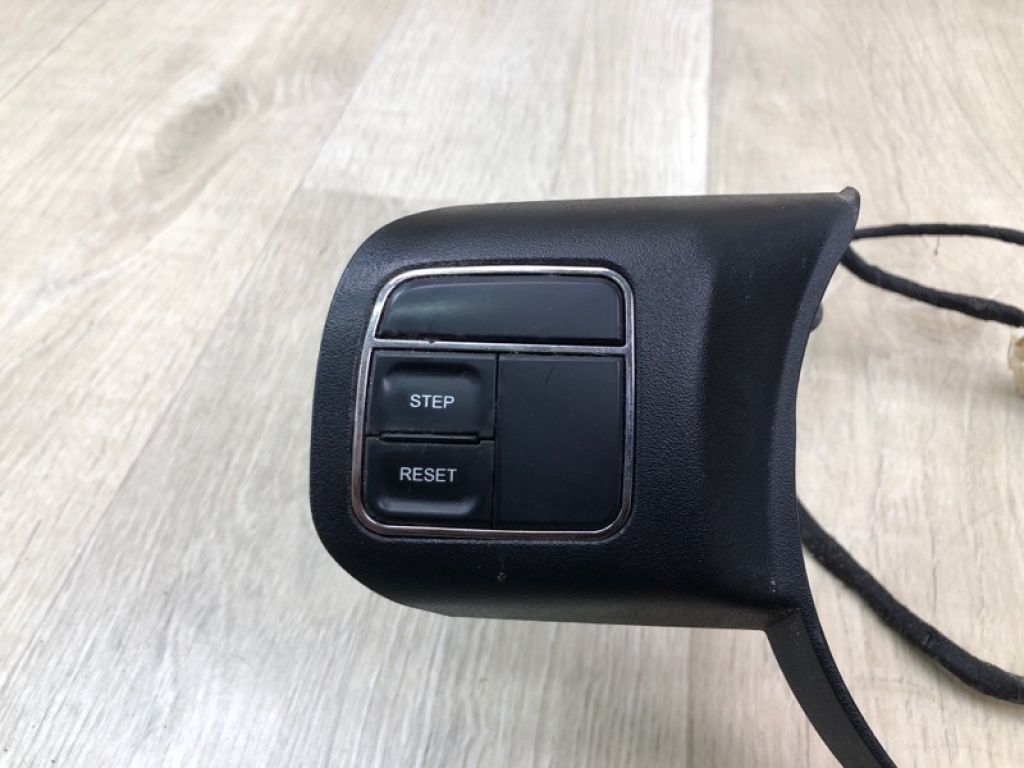56046096AD | Кнопки руля JEEP COMPASS 06-16 - Фото 2
