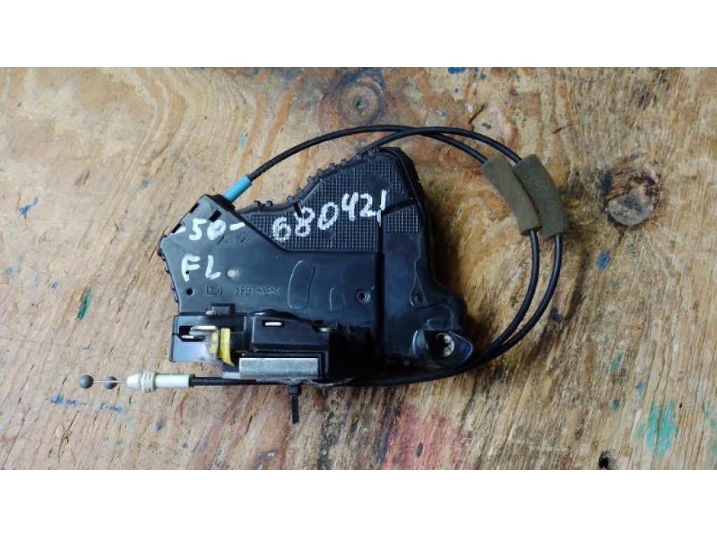 69040-0C050 | Замок двері передн. лів. TOYOTA CAMRY 50 12-15