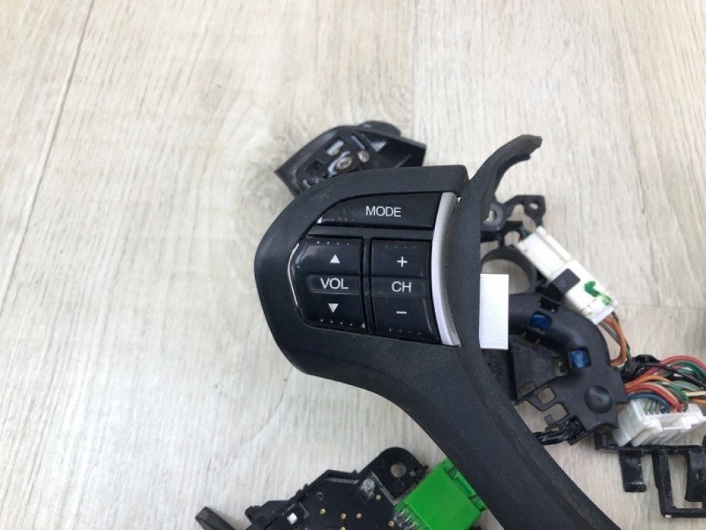 35880-TL2-A01 | Кнопки руля HONDA ACCORD CU8 / TSX 08-14 - Фото 2