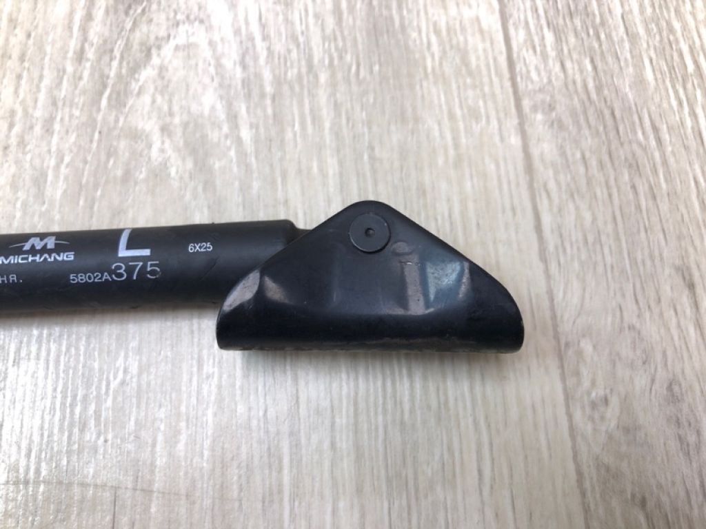 5802A795 | Амортизатор кришки багажника лів. MITSUBISHI OUTLANDER GF 12- - Фото 4