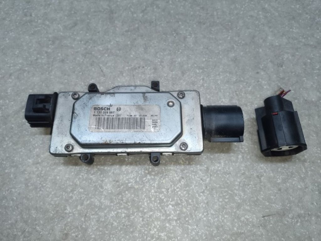 1137328567 | Блок управления вентилятором радиатора FORD ESCAPE 12-19